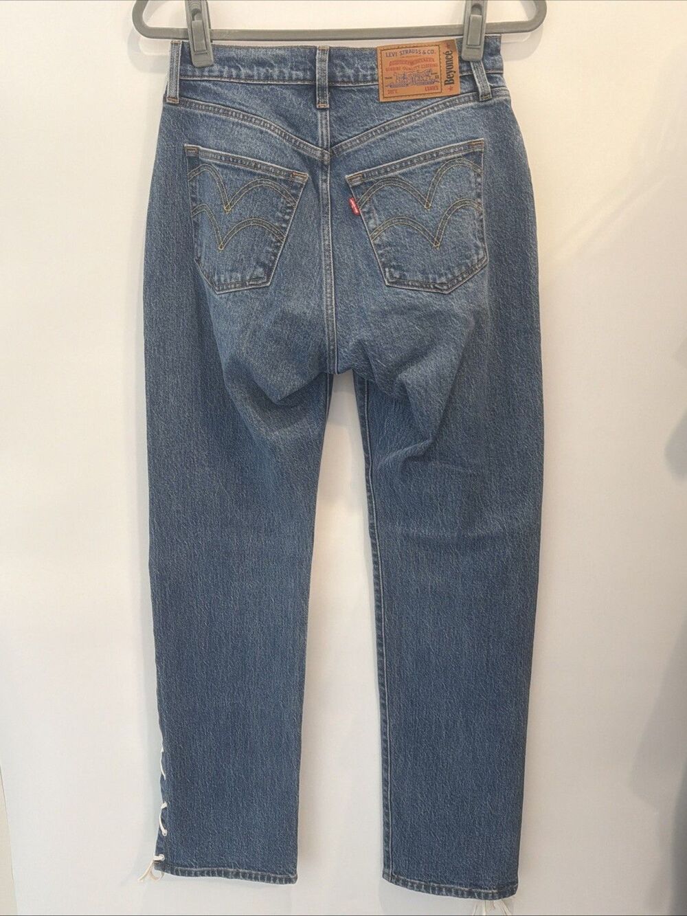 Beyoncé X Levi’s 501 Curvy Jeans Womens 28x32 Medium Wash Lace Up High Rise EUC - Picture 3 of 16